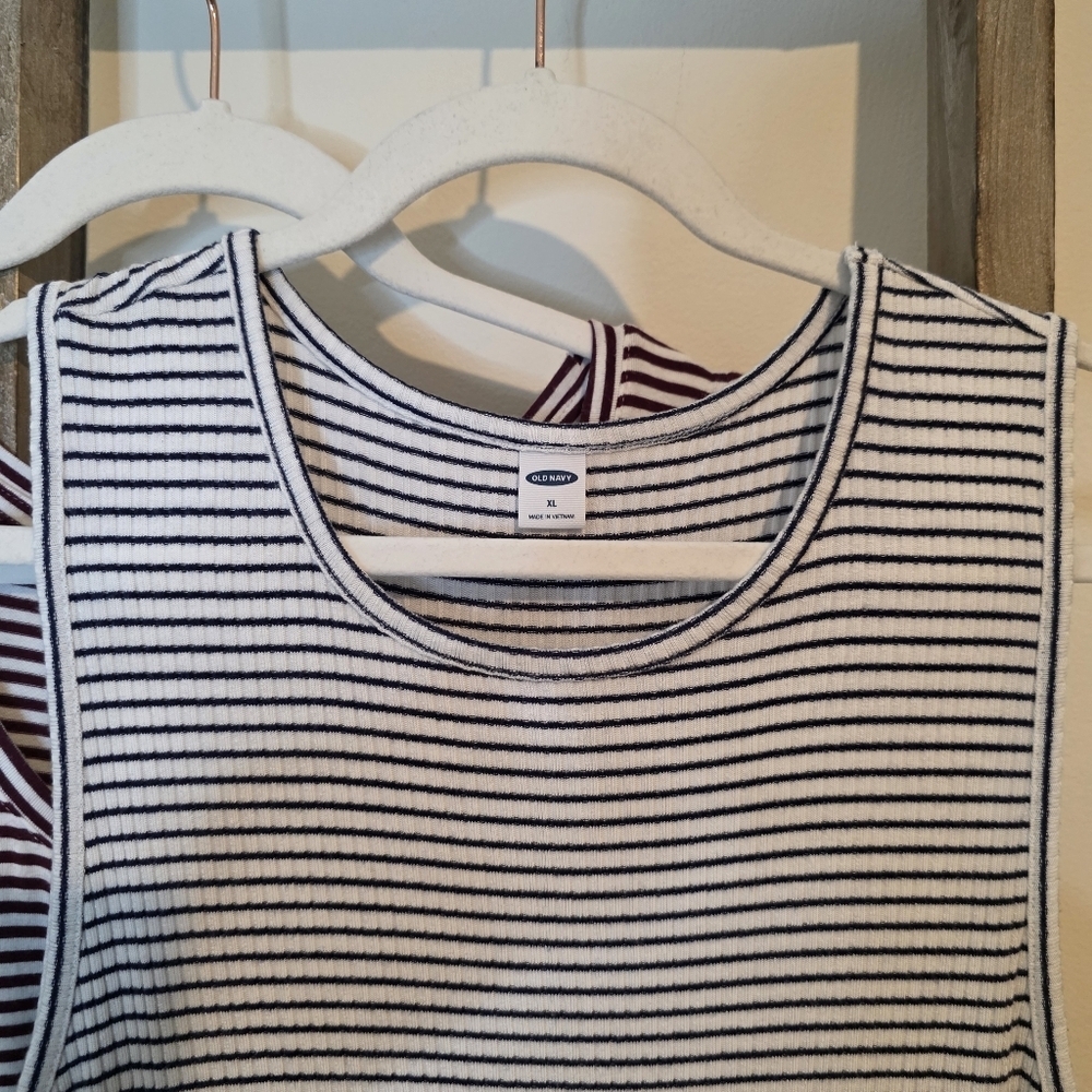 ⭐️40% Off⭐️ Old Navy Striped Tank Top Bundle - Picture 5 of 11